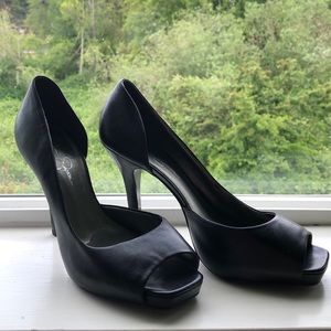 Jessica Simpson black pumps with foot pedal